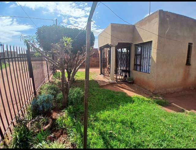 3 BEDROOM HOUSE FOR SALE IN SEBOKENG CENTRAL